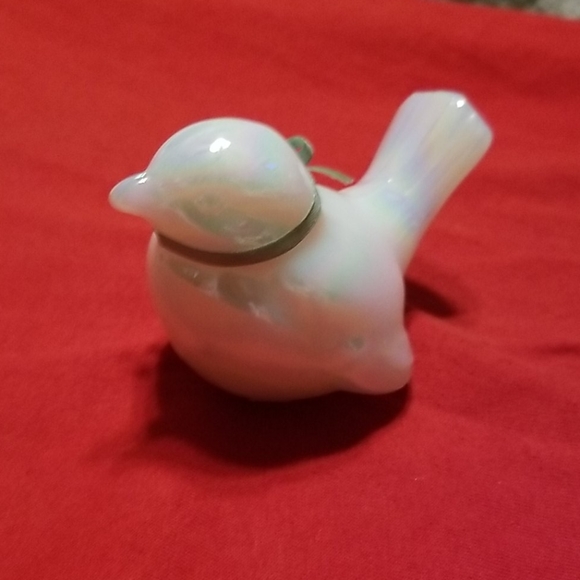 Fenton opaline glass bird. - Picture 2 of 3